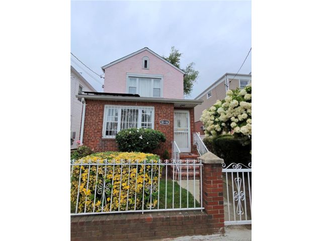  3 BR,  2.00 BTH &nbsp;Colonial style home in Queens Village