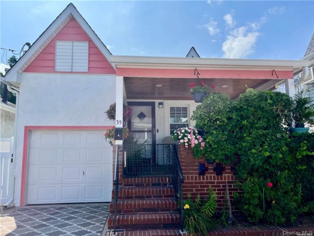  3 BR,  2.00 BTH &nbsp;Cottage style home in East Atlantic Beach
