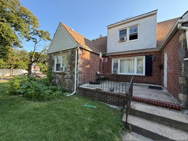  3 BR,  1.00 BTH &nbsp;Raised ranch style home in Valley Stream