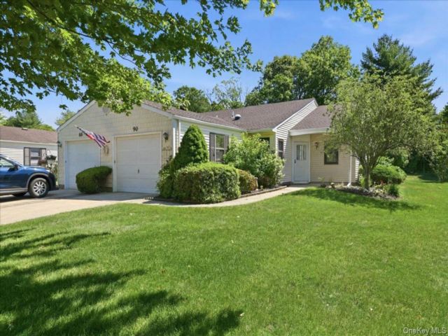  2 BR,  2.00 BTH &nbsp;Other style home in Stony Brook