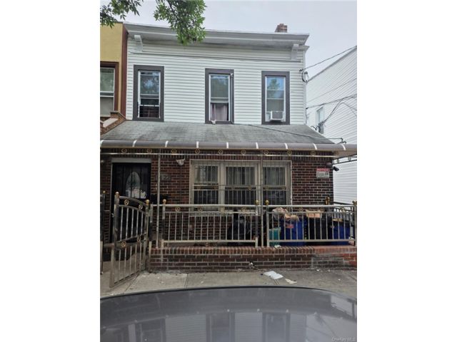  6 BR,  2.00 BTH &nbsp;House style home in Ozone Park