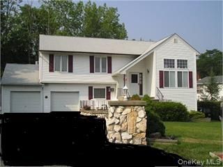  3 BR,  3.00 BTH &nbsp;Raised ranch style home in New Windsor