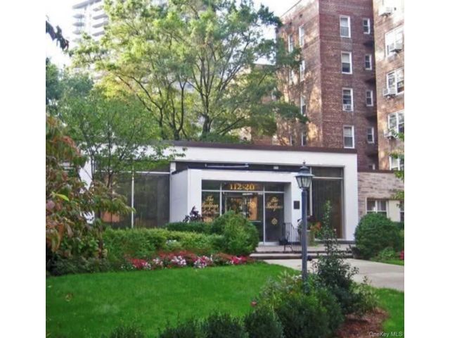  1 BR,  1.00 BTH &nbsp;Garden style home in Forest Hills