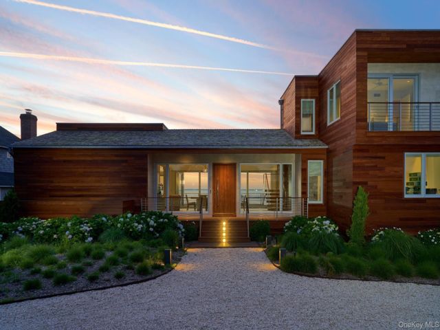  5 BR,  4.00 BTH &nbsp;Modern style home in Hampton Bays