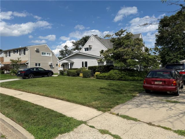  4 BR,  2.00 BTH &nbsp;Ranch style home in Wantagh