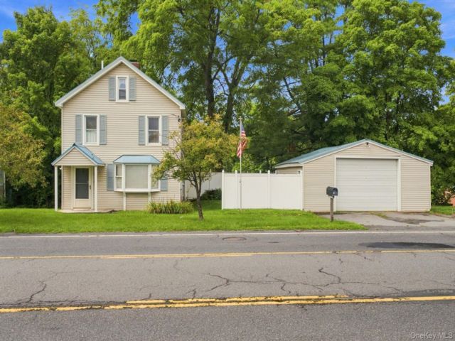  3 BR,  2.00 BTH &nbsp;Colonial style home in Ulster Park