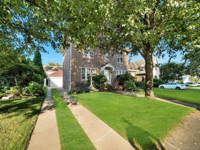  5 BR,  3.00 BTH &nbsp;Colonial style home in Hollis