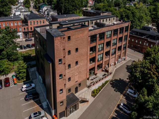  2 BR,  2.00 BTH &nbsp;Penthouse style home in Beacon