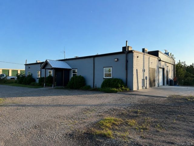 Studio,  0.00 BTH &nbsp;Commercial style home in Westhampton Beach