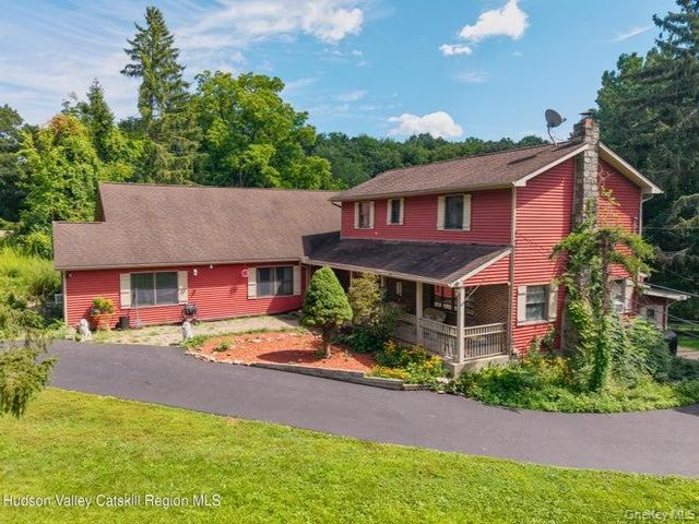  4 BR,  4.00 BTH &nbsp;Colonial style home in Newburgh