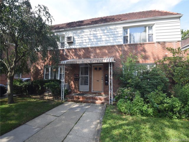  2 BR,  1.00 BTH &nbsp;Colonial style home in Fresh Meadows