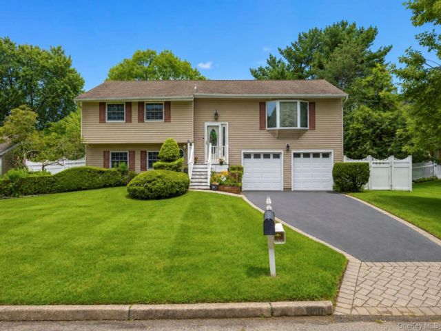  5 BR,  2.00 BTH &nbsp;Hi ranch style home in Medford