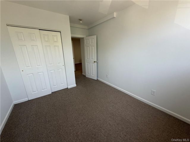  1 BR,  1.00 BTH &nbsp;Includes legal  style home in Oyster Bay