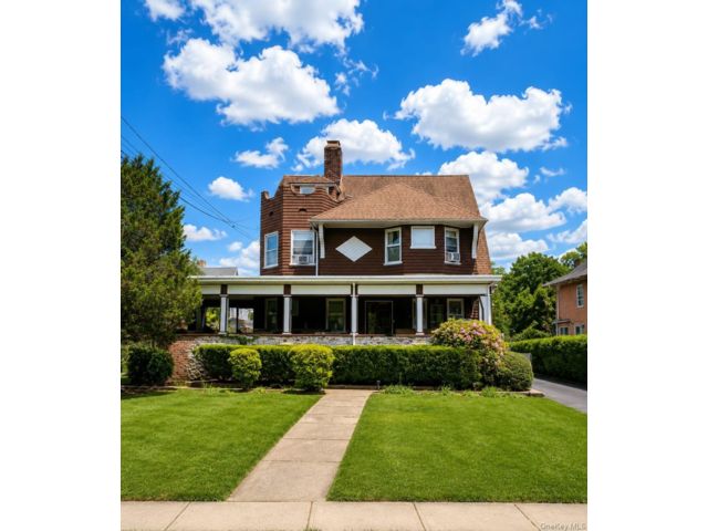  5 BR,  4.00 BTH &nbsp;Victorian style home in New Rochelle