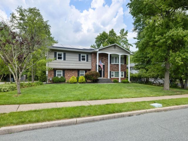 4 BR,  3.00 BTH &nbsp;Hi ranch style home in Pearl River