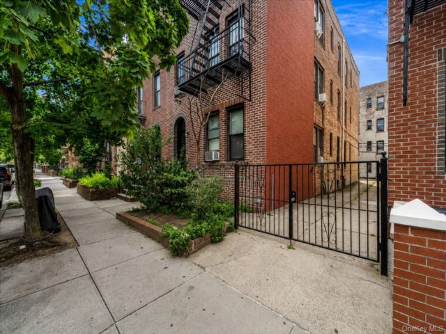Studio,  0.00 BTH &nbsp;House style home in East Elmhurst