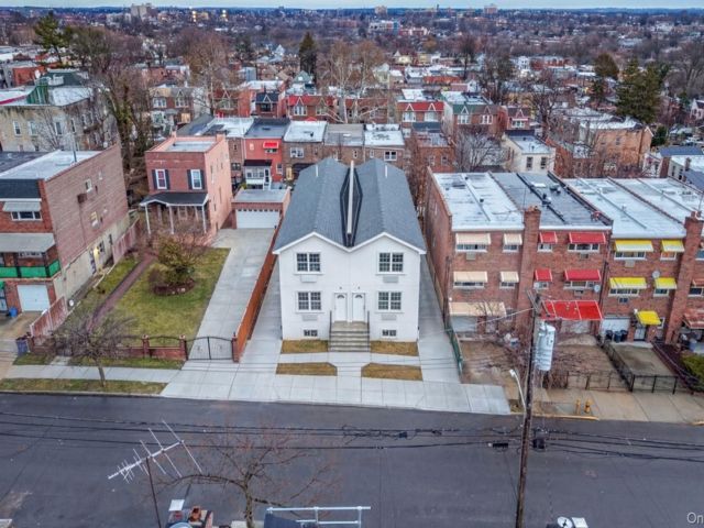  6 BR,  4.00 BTH &nbsp;Other style home in Wakefield