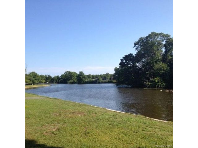  5 BR,  3.00 BTH &nbsp;Cape cod style home in Merrick
