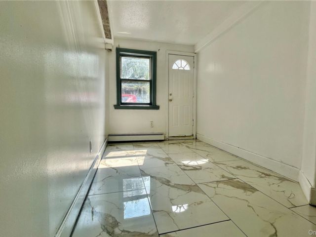  2 BR,  1.00 BTH &nbsp;Hi ranch style home in Canarsie