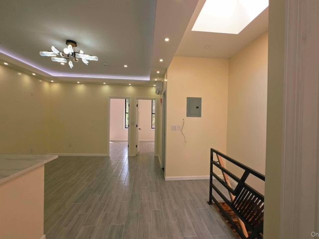  3 BR,  2.00 BTH &nbsp;Other style home in Ridgewood
