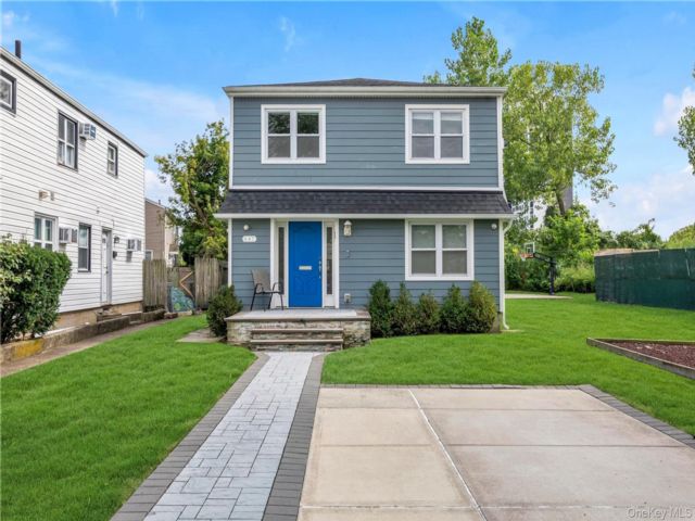  4 BR,  4.00 BTH &nbsp;Other style home in Far Rockaway