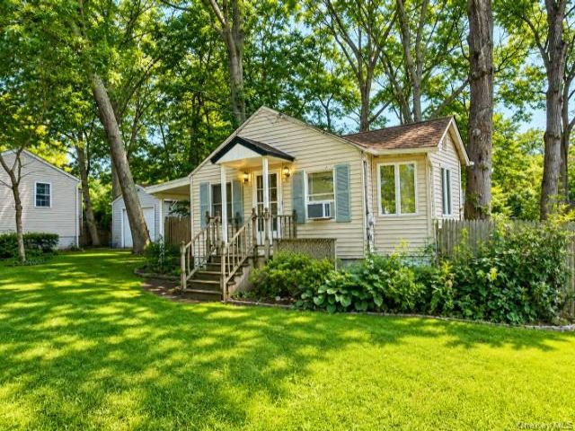  1 BR,  1.00 BTH &nbsp;Ranch style home in Selden