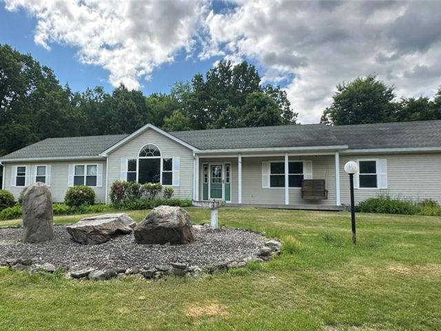  4 BR,  4.00 BTH &nbsp;Ranch style home in Milton