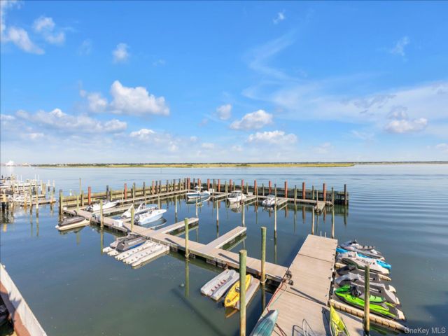  3 BR,  3.00 BTH &nbsp;Condo style home in Long Beach