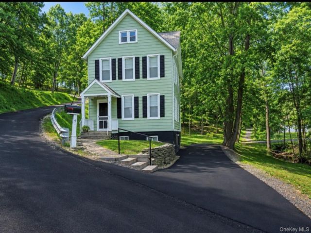  3 BR,  1.00 BTH &nbsp;Foursquare style home in Cornwall On Hudson