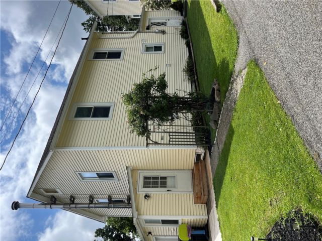  3 BR,  2.00 BTH &nbsp;Traditional style home in Walden