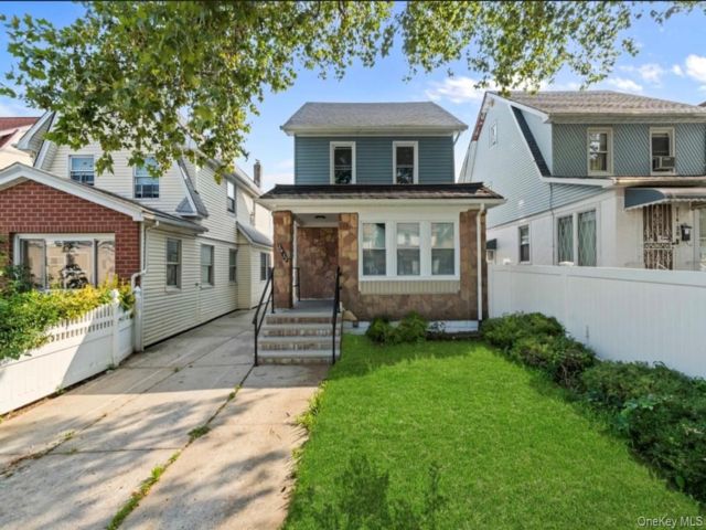  4 BR,  3.00 BTH &nbsp;Colonial style home in Queens Village