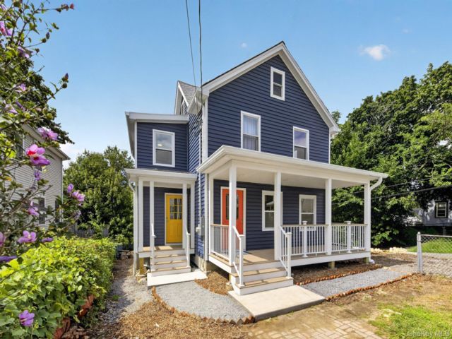  3 BR,  2.00 BTH &nbsp;Colonial style home in Beacon
