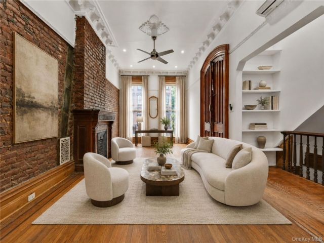 [PHOTO]
