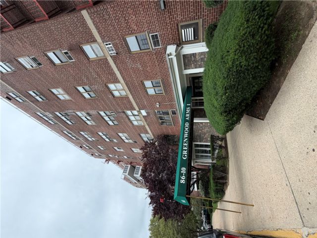 Studio,  1.00 BTH &nbsp;Mid rise style home in Howard Beach