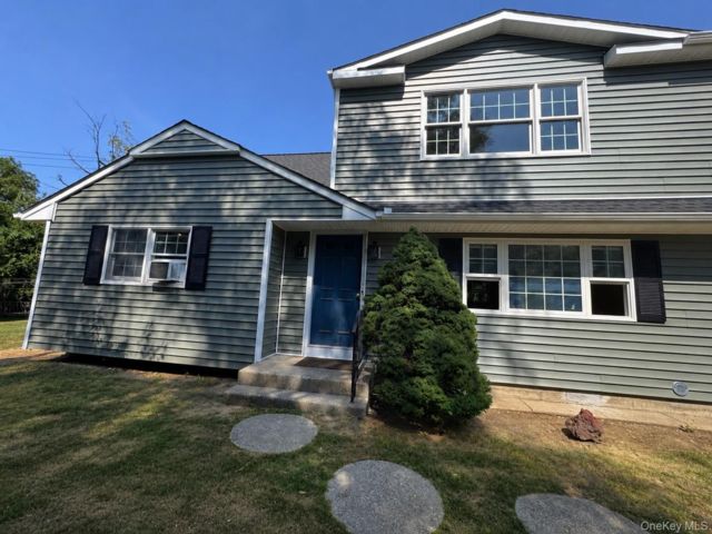  2 BR,  1.00 BTH &nbsp;Full floor apar style home in Melville