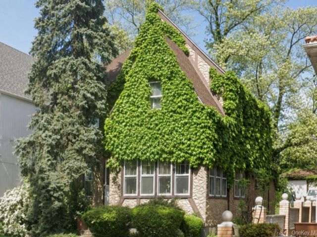  3 BR,  2.00 BTH &nbsp;Tudor style home in Little Neck