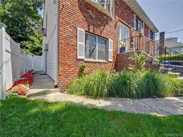  3 BR,  1.00 BTH &nbsp;Colonial style home in Yonkers