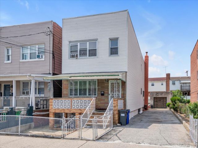  6 BR,  2.00 BTH &nbsp;House style home in Canarsie