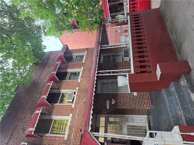 11 BR,  7.00 BTH &nbsp;Other style home in Soundview