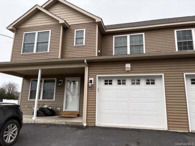  4 BR,  4.00 BTH &nbsp;Colonial style home in Middletown