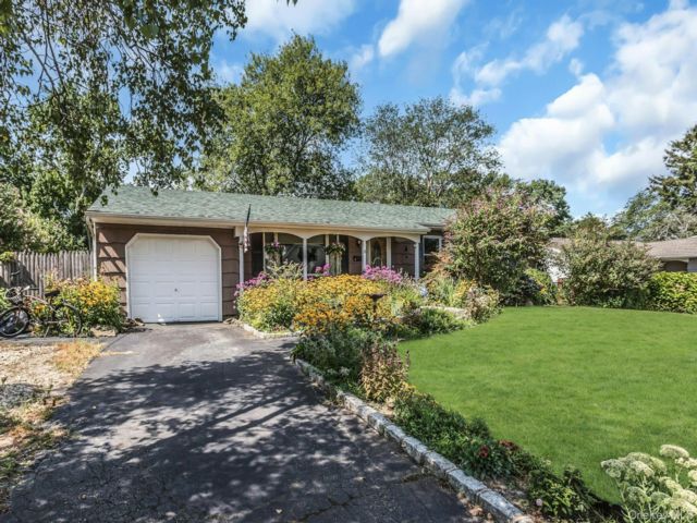  3 BR,  1.00 BTH &nbsp;Ranch style home in Sayville