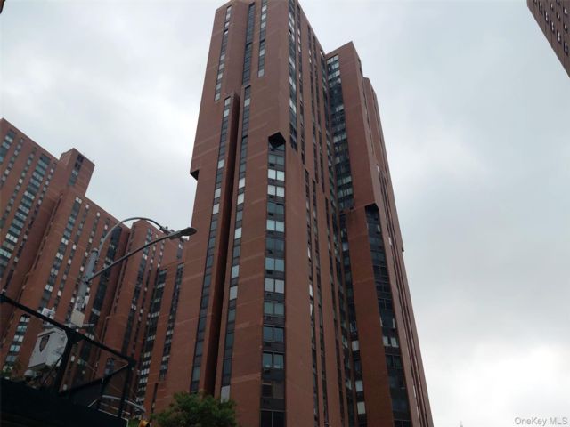  1 BR,  1.00 BTH &nbsp;High rise style home in New York (manhattan)