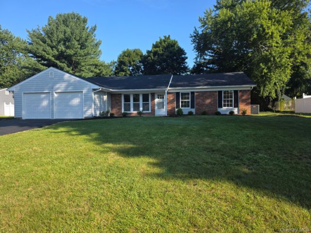  4 BR,  2.00 BTH &nbsp;Exp ranch style home in Coram