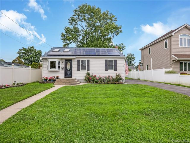 [West Babylon Real Estate, listing number 7326991]