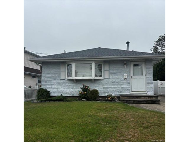 [Lindenhurst Real Estate, listing number 7327002]