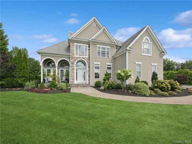  5 BR,  4.00 BTH &nbsp;Includes legal  style home in Baiting Hollow