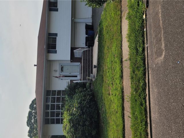  4 BR,  2.00 BTH &nbsp;Hi ranch style home in Deer Park