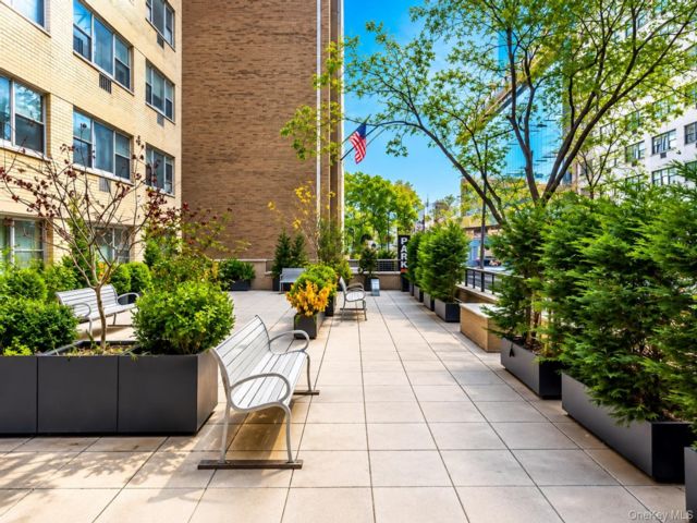 Studio,  1.00 BTH &nbsp;Includes legal  style home in New York (manhattan)