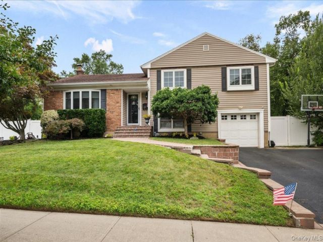 [Plainview Real Estate, listing number 7327161]