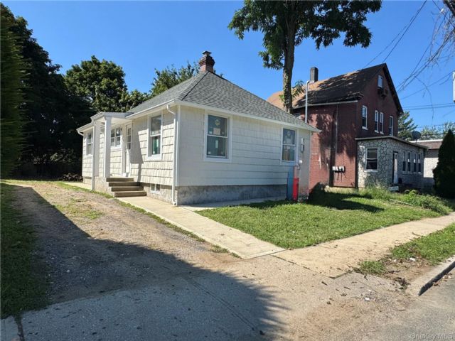  3 BR,  1.00 BTH &nbsp;Ranch style home in Great Neck
